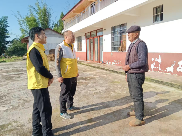 志愿暖乡间，医保送上门