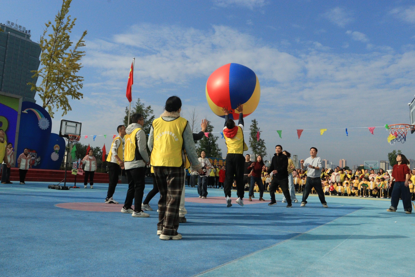  双桥实验幼儿园“车赴时光 萌篮盛会” 亲子运动会欢乐举行