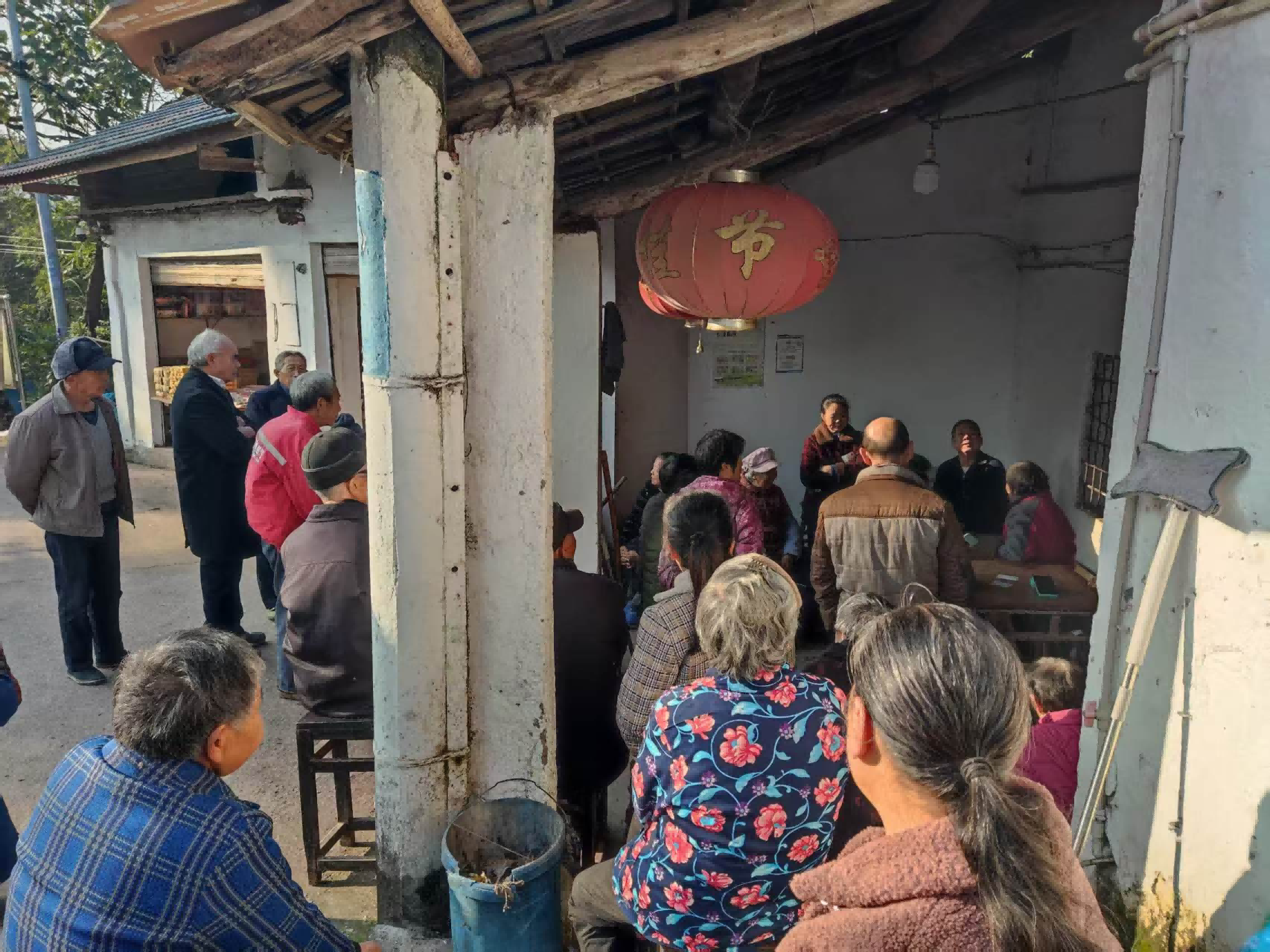 木洞镇庙垭村：多维宣传推动医保收缴，暖心服务筑牢健康防线