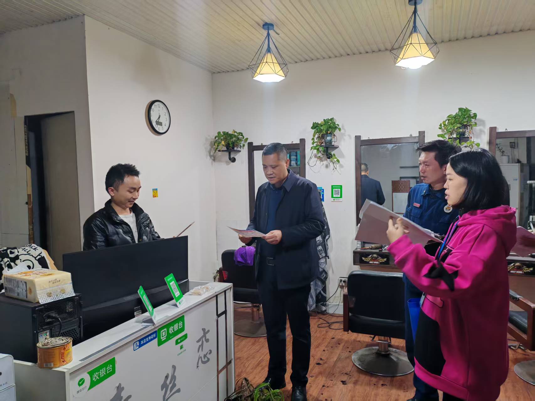 万古镇人大：代表“敲门行动”护航群众平安过冬