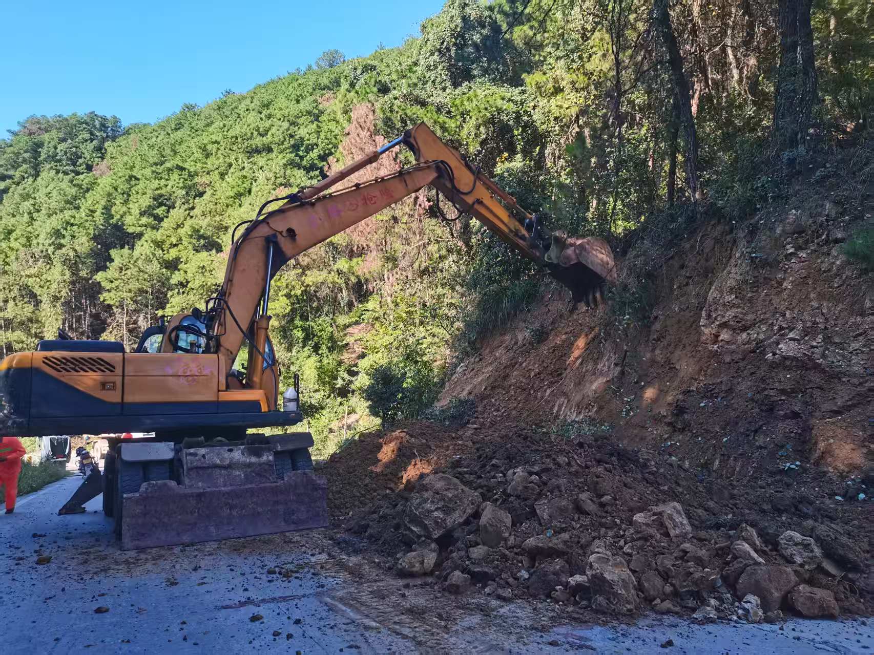 合川：深入实施“路长制”  打造“畅安舒美”路域环境