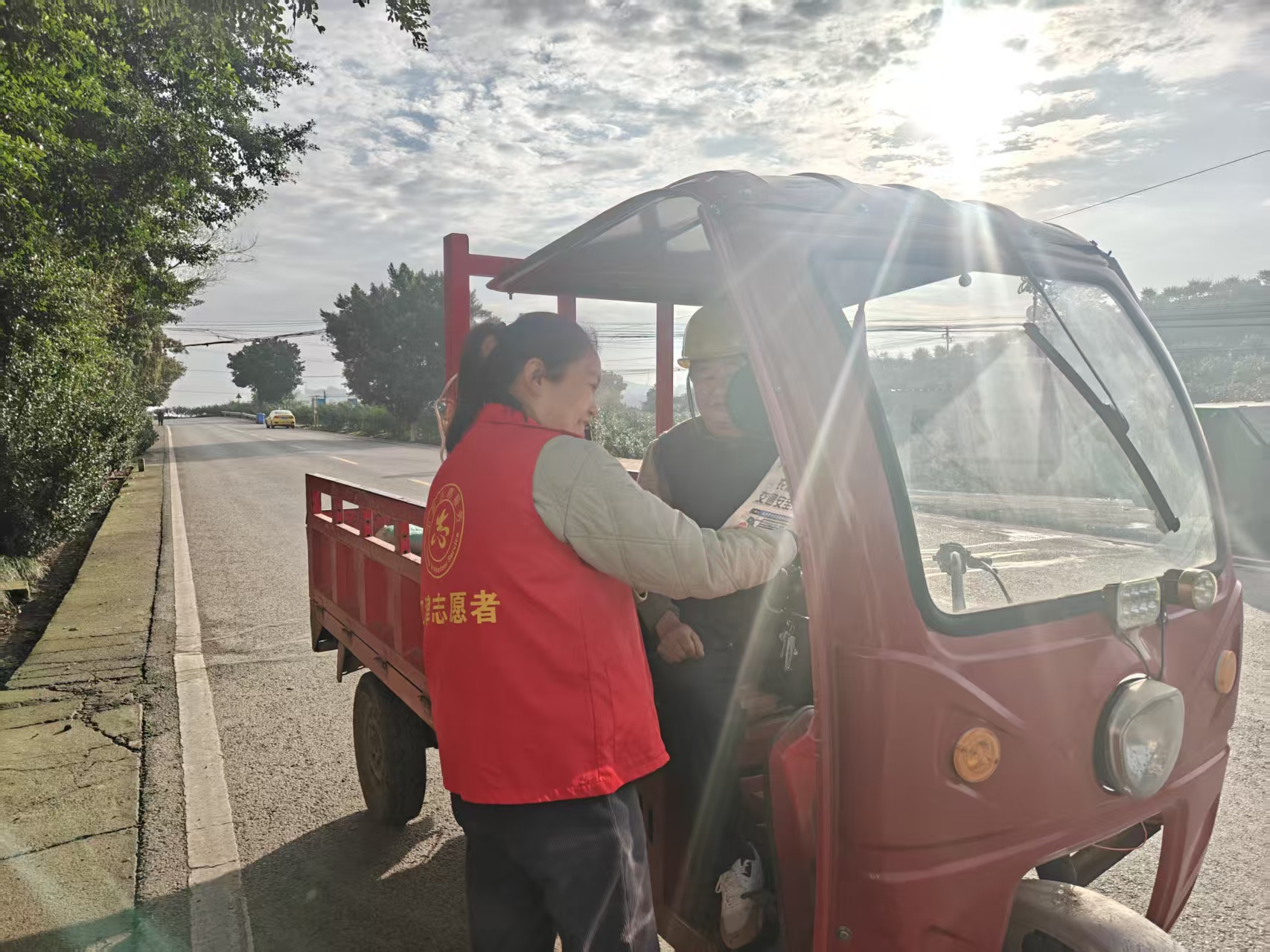 11.5关爱生命 平安出行农村道路交通安全宣传3.jpg