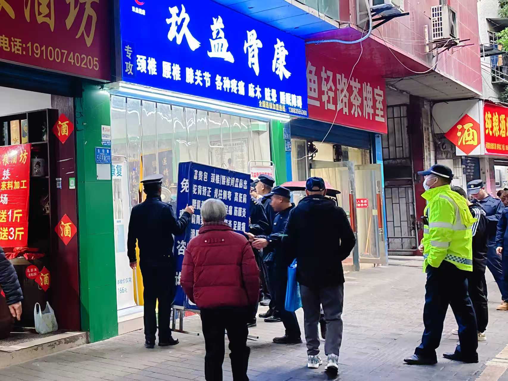 "城管+交警"，重拳整治鱼轻路占道经营乱象