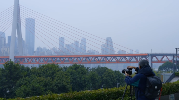 向“新”出发丨山城“新”探鬼迹：这束“新”光，映出城市温度