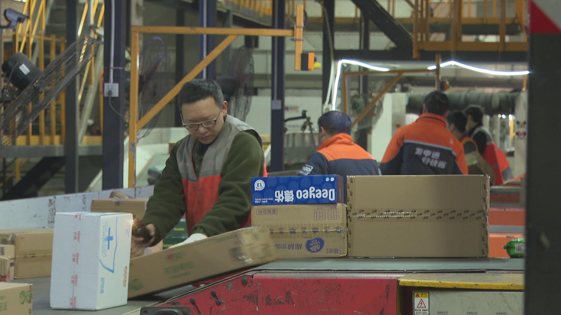 迎接“双十二”快递配送忙