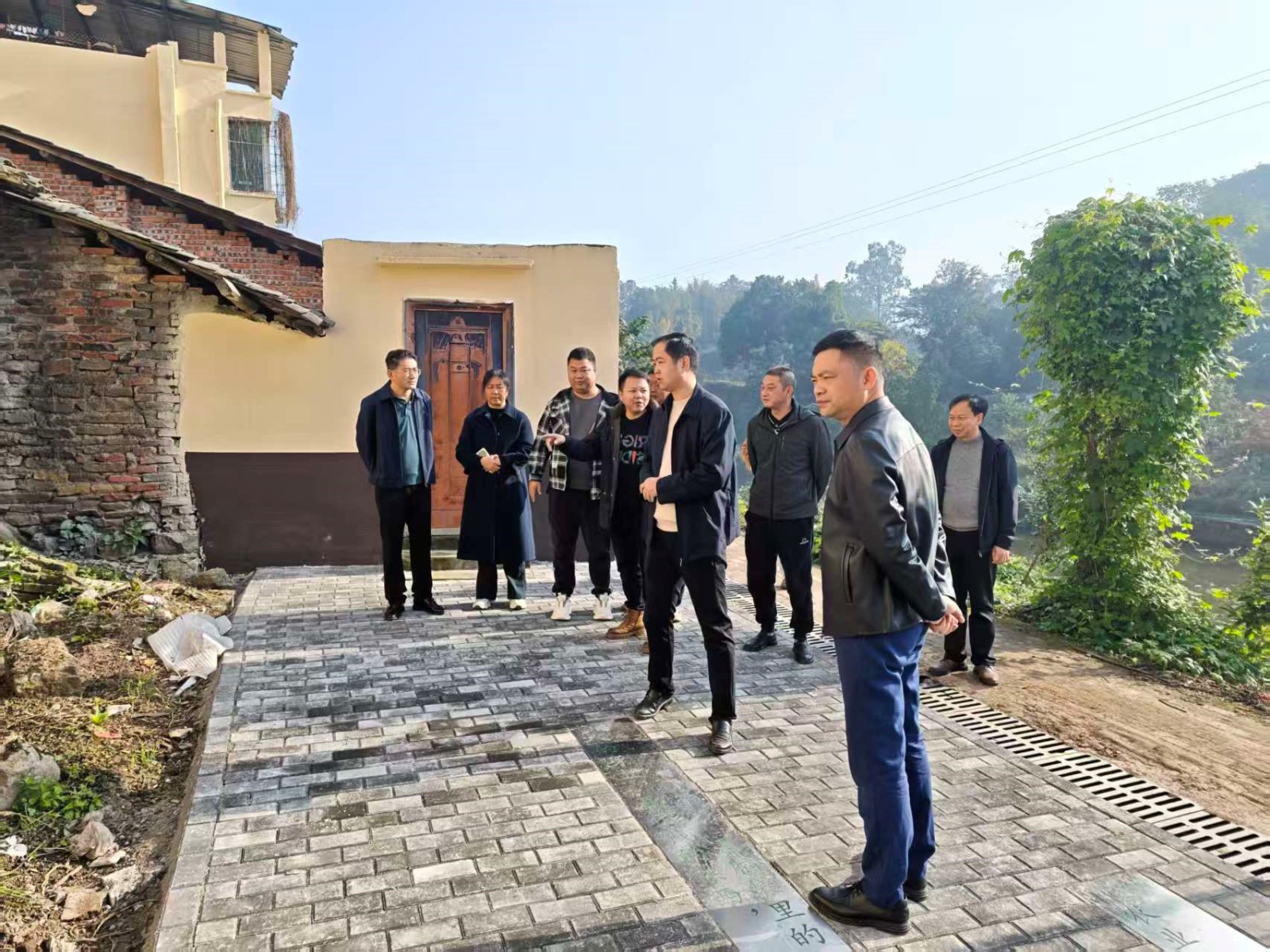 拾万镇人大：督查污水管网改造 疏通民生“幸福脉络”