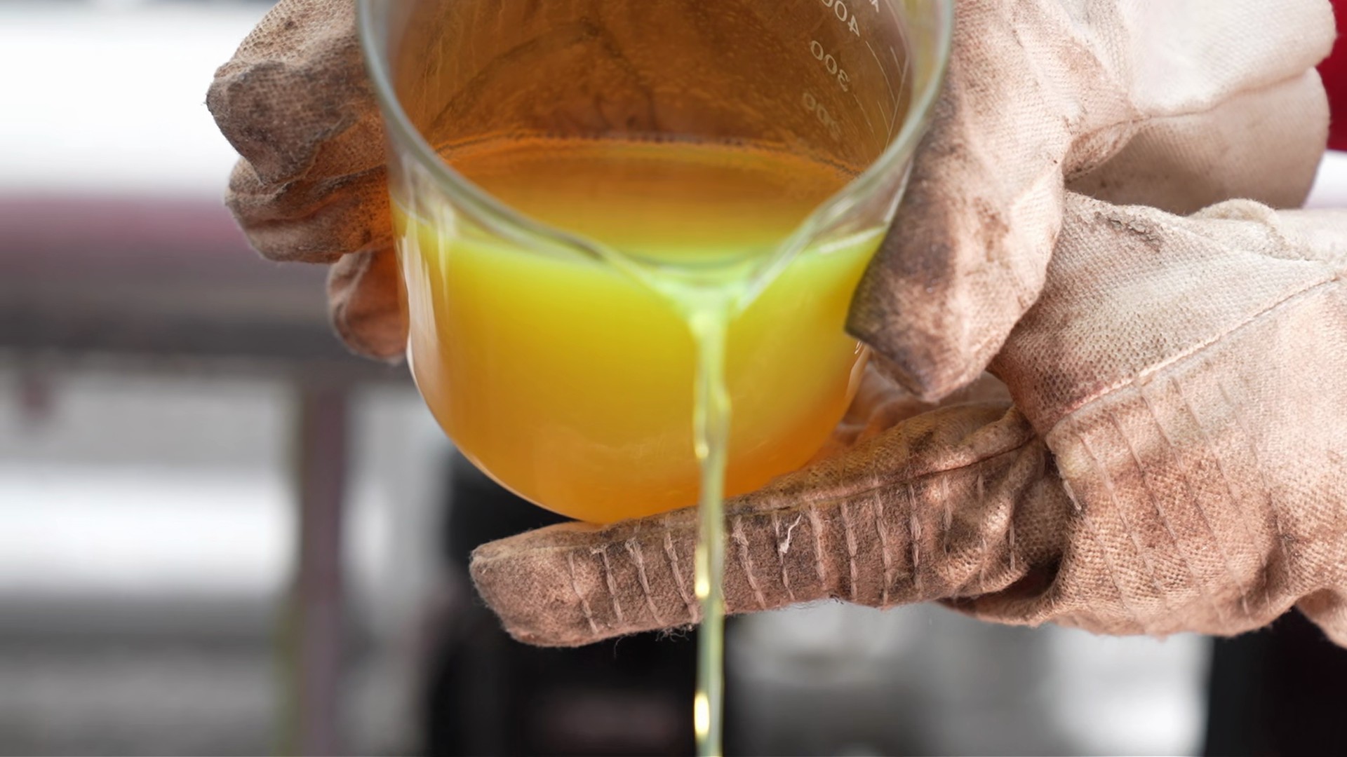 工作人员进行试验。赵春 摄.jpg