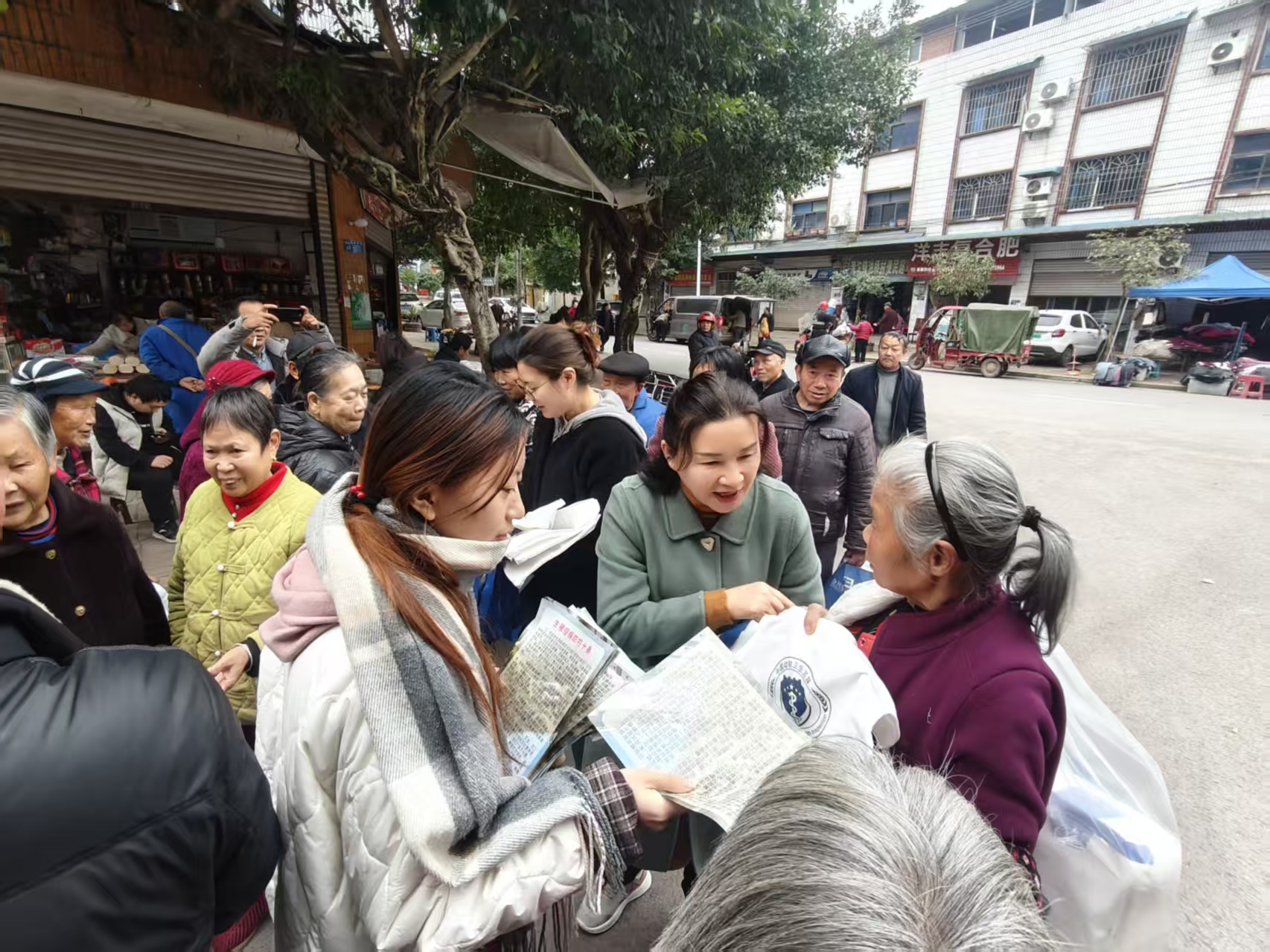 渭沱镇开展畜禽养殖专业知识及动物疫病防控宣传