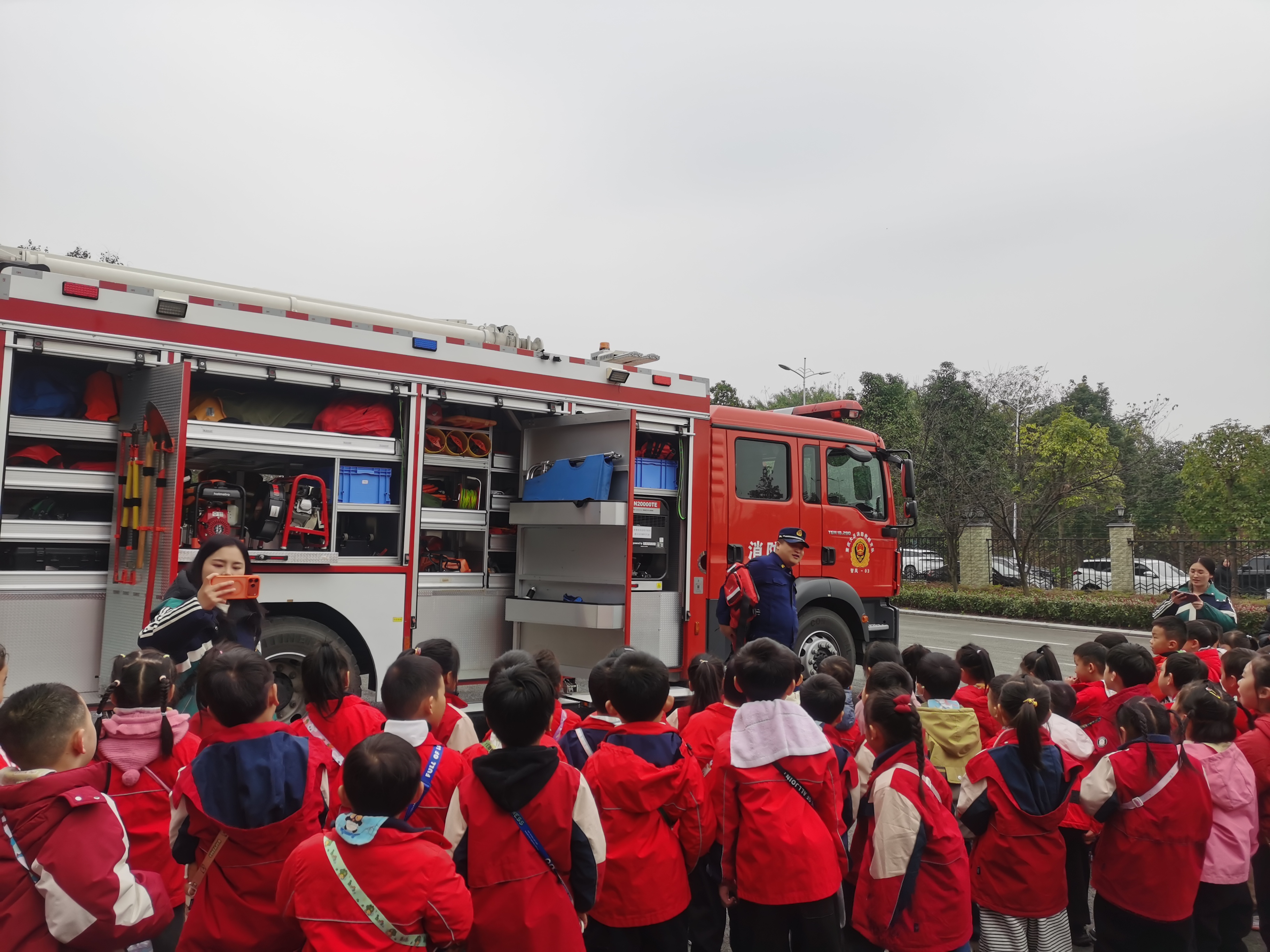 童心致敬火焰蓝，安全种子播心田——大足消防迎来幼儿园萌娃沉浸式体验