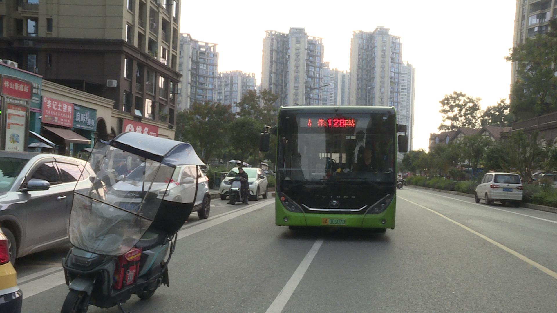 专用通道被占用 秩序混乱盼整治 