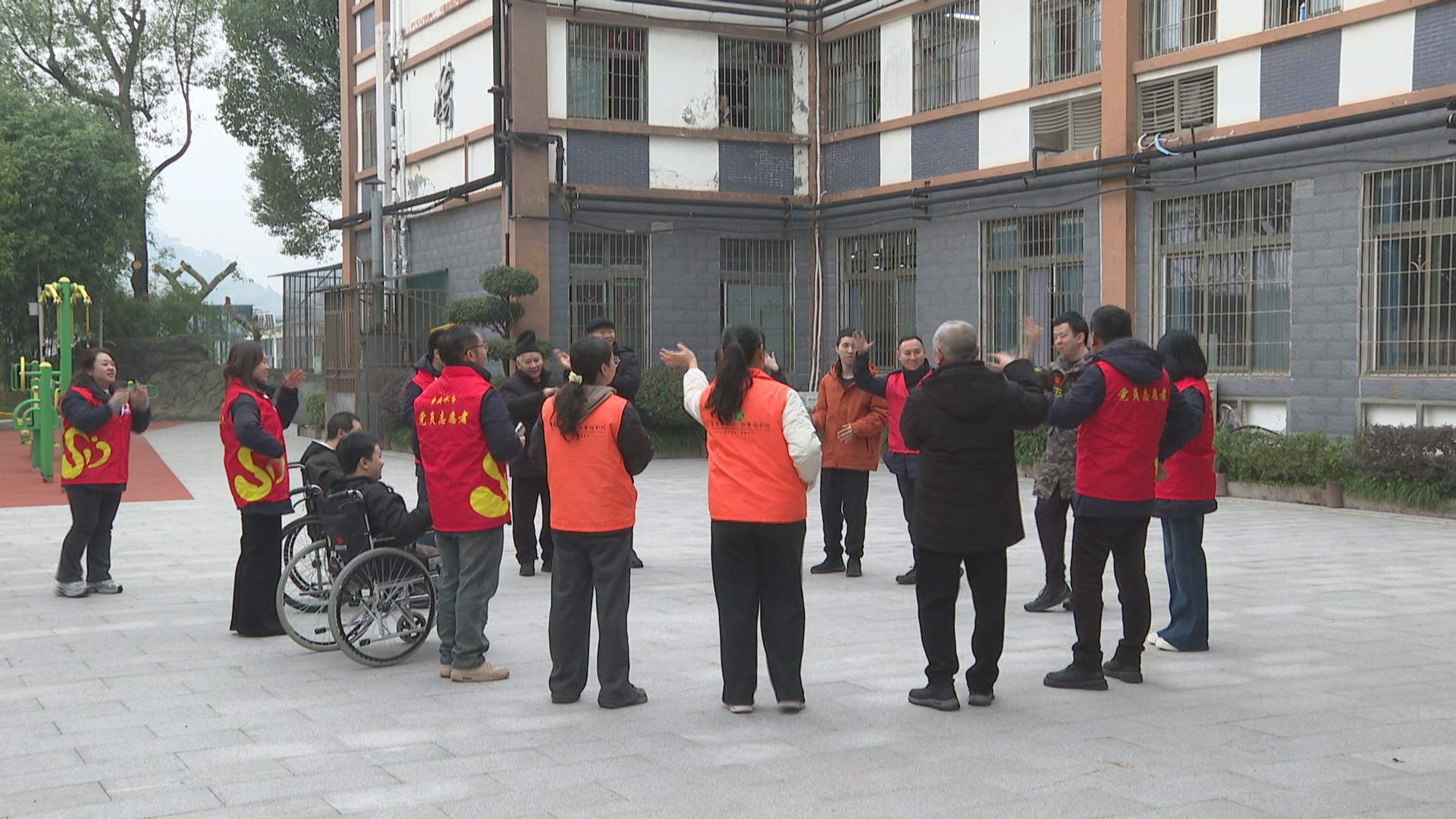 冬日温情 爱心企业福利院送温暖