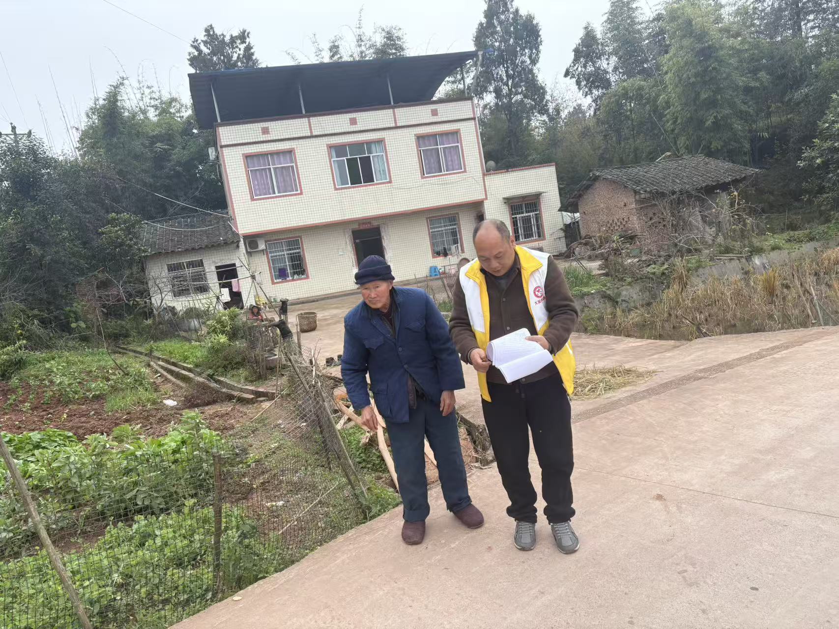 志愿守蓝天，共护万亩田——智凤街道扎实开展秸秆禁烧巡查宣传活动