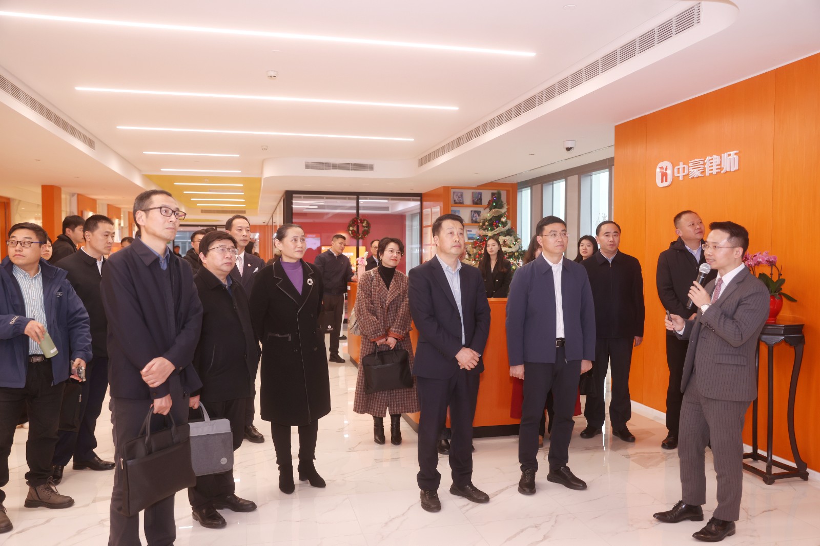 在中豪律师事务所调研涉外法治建设工作3.jpg