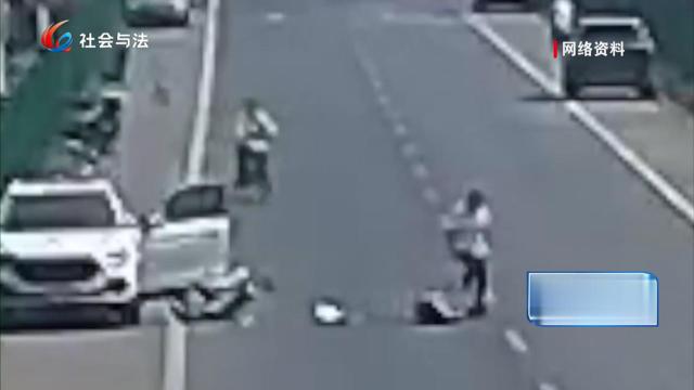 【拍案热榜评】违规停车的致命“开门杀” 司机被判有期徒刑1年2个月