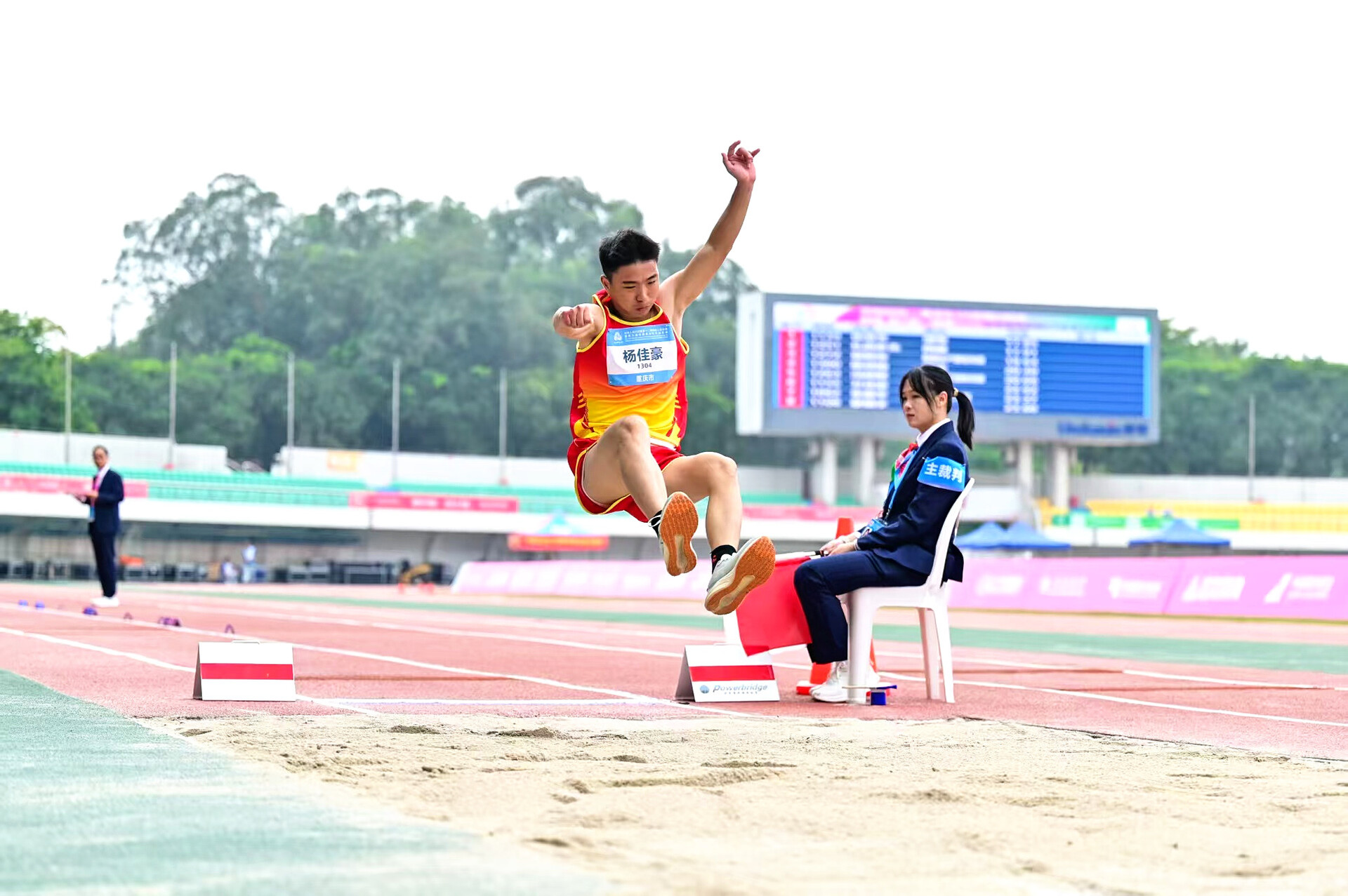 杨佳豪：折翼天使逆风飞翔 特奥赛场勇摘三金