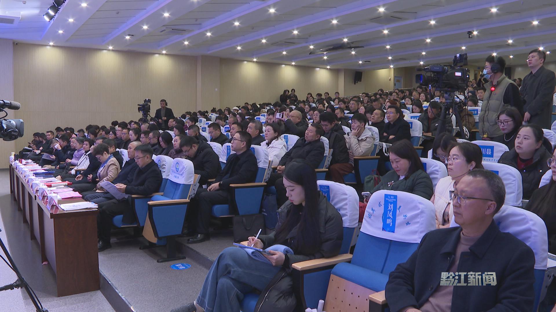 首届渝鄂湘黔“武陵山区”中小学阅读课程改革研讨会在我区举行