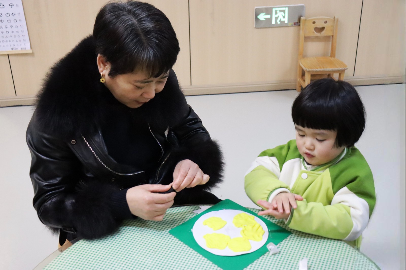 大足区双桥实验幼儿园家长开放日：亲子共赴“彩虹‘同’学日”