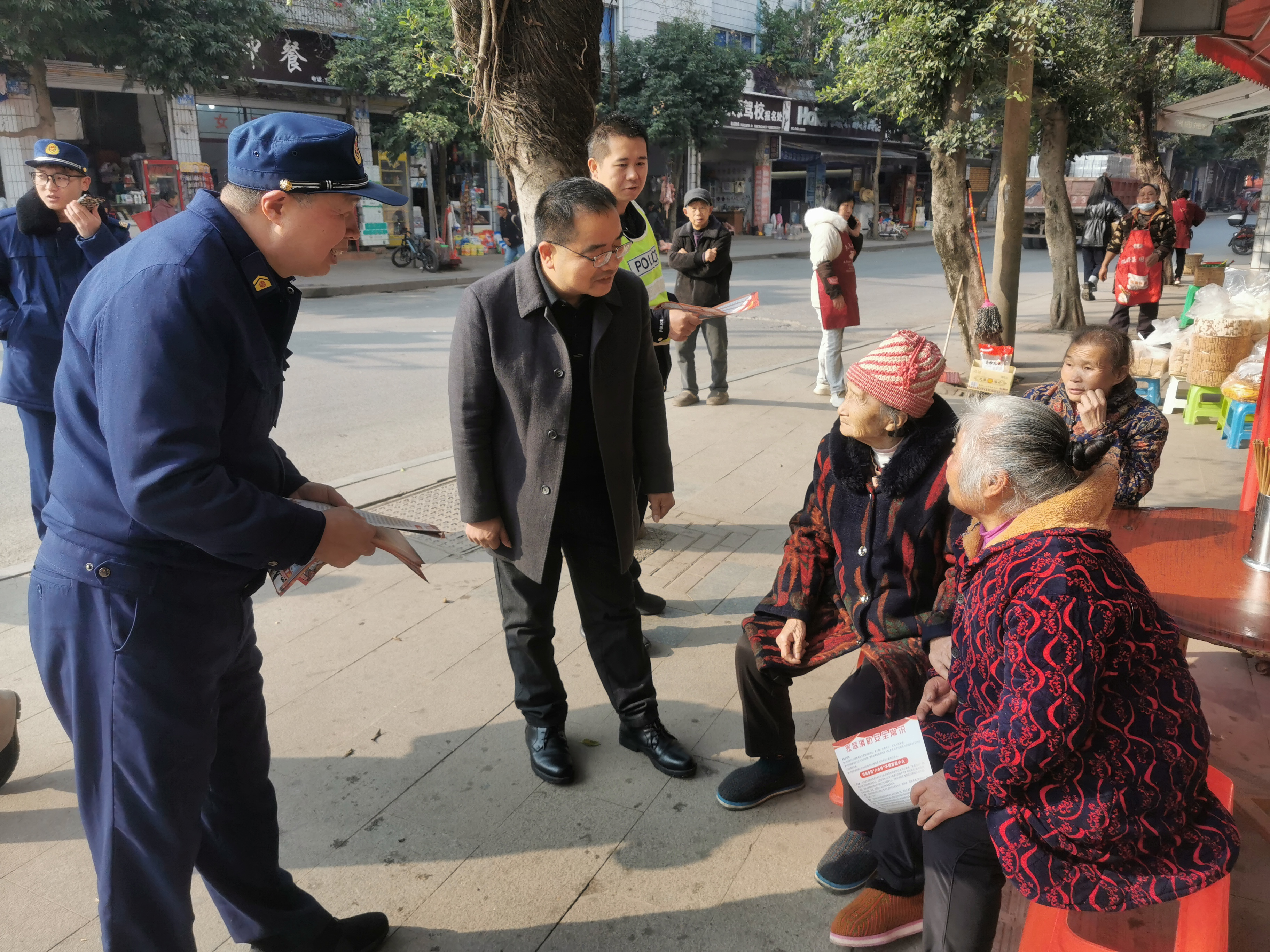 铁山镇多部门联合开展冬春季安全宣传 多举措筑牢辖区安全防线