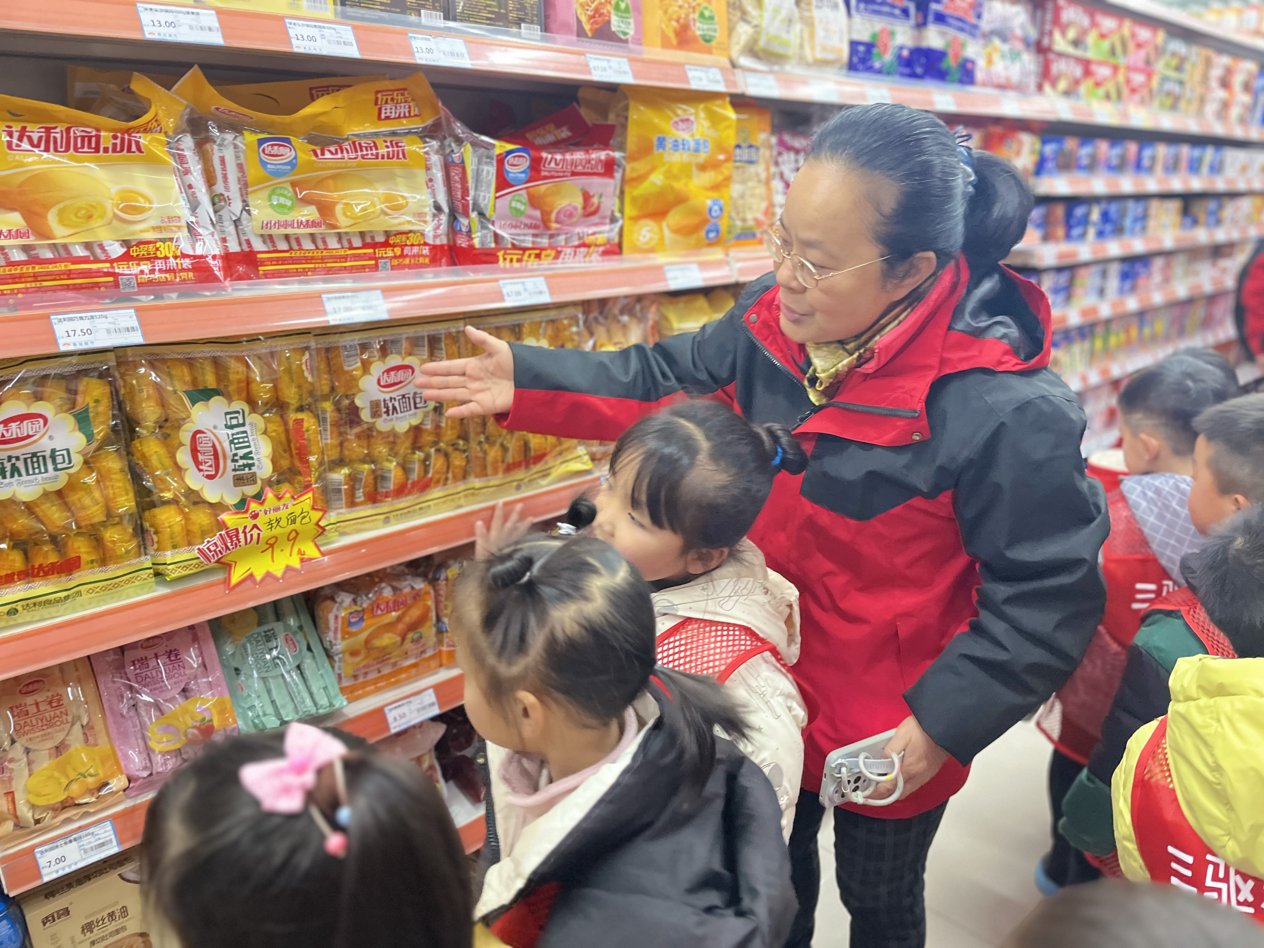 三驱镇中心幼儿园 超市变课堂 萌娃体验“赶集”乐