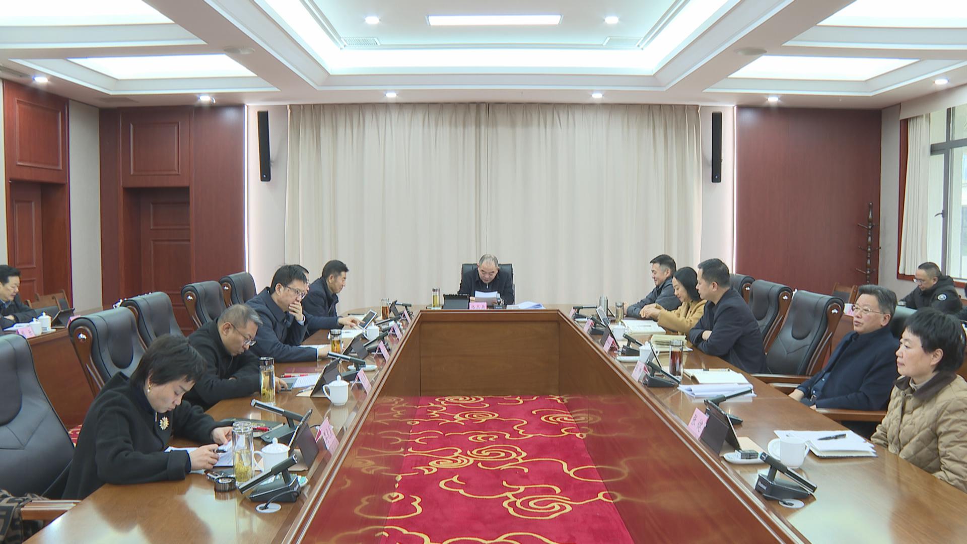 区委理论学习中心组举行专题会议