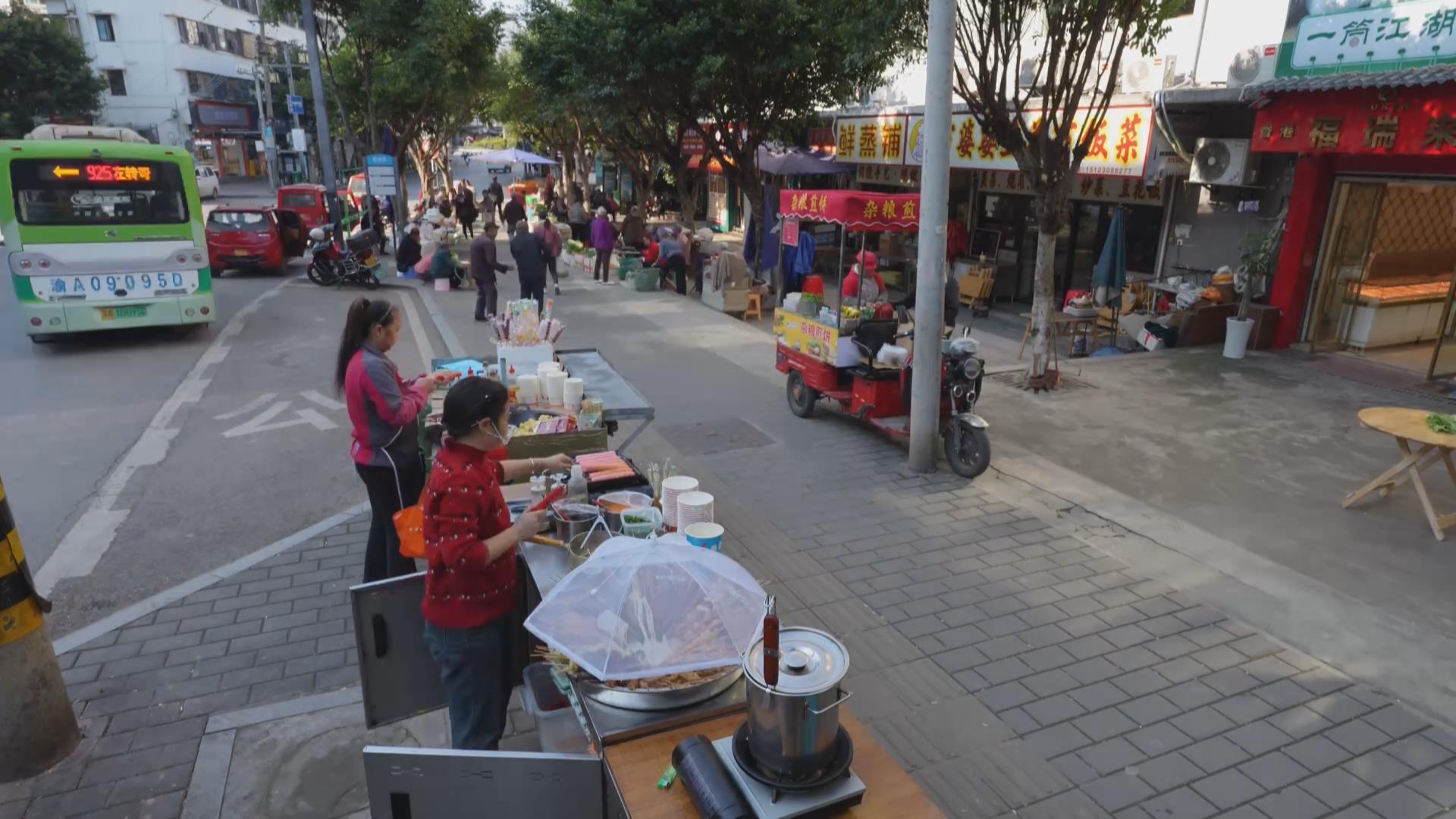 “潮汐摊区”巧解治理难题 小摊位托起大民生
