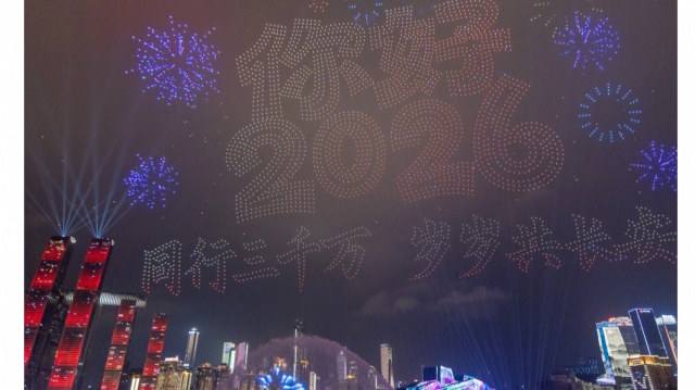 无人机灯光秀，藏着中国式的“硬核”浪漫