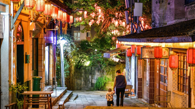 忠县：忠州巷子景区灯饰上新 灯光璀璨惹人醉 