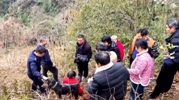 【今日环球】重庆云阳：寒夜深山搜寻十六小时 空地联动救援走失老人