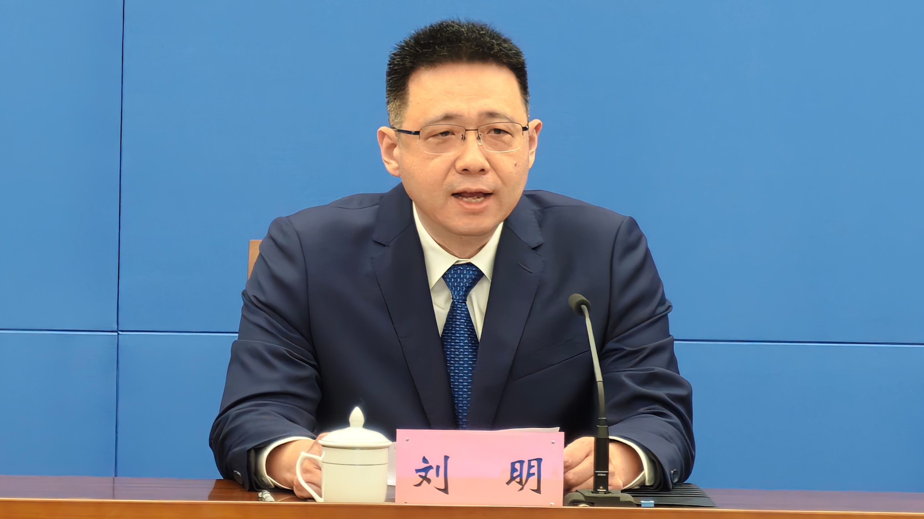 推动重庆向“协同治污”“数据治污”转变 切实筑牢长江上游重要生态屏障