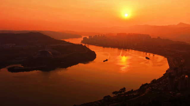 夕阳熠熠照忠州