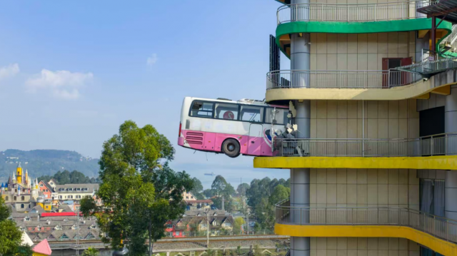 重庆涪陵：“停在8楼的2路汽车”创意景观“火”到国外