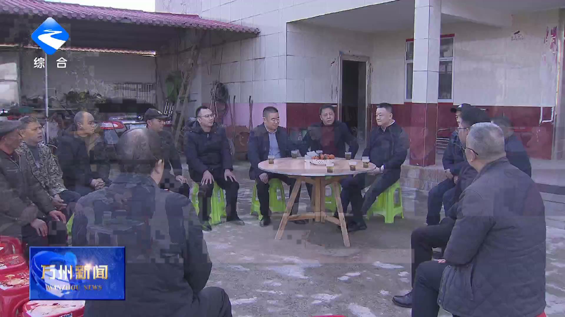 李庆在分水镇宣讲区委六届八次全会精神并开展巡河时强调 全力打造工业强镇 着力塑造强农品牌 以实干实绩展现大镇担当实现大镇作为