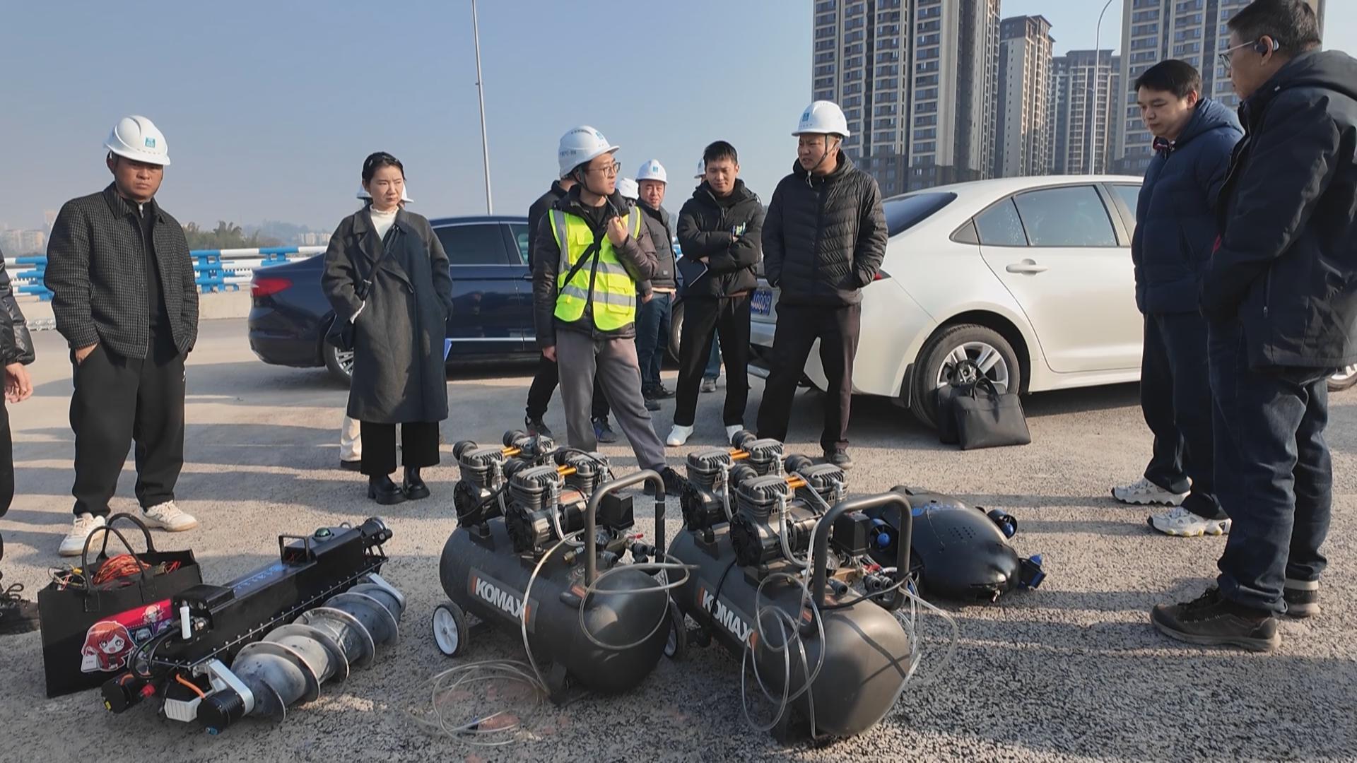 校企“智检”助基建：三款机器人首次预检南彭站货运项目