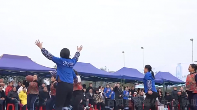  “嬢嬢”们，球场见！