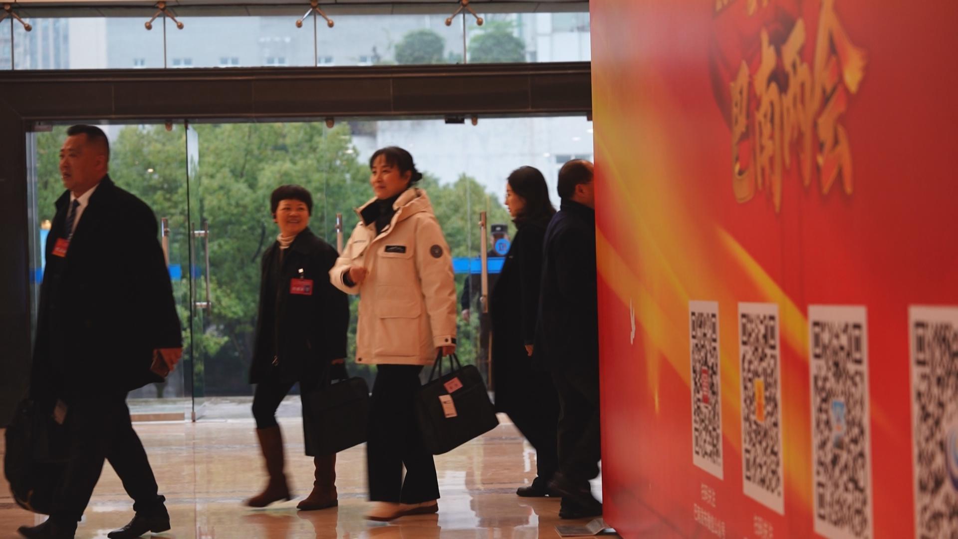 传民声、献良策、谋发展！区人大代表向大会报到