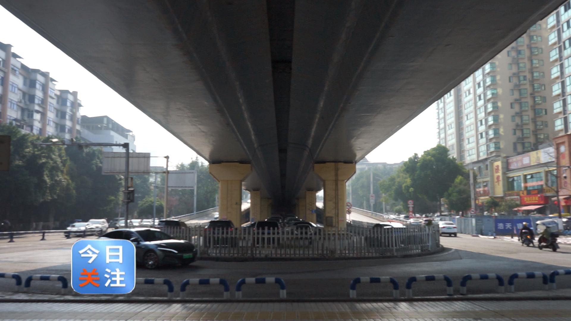 今日关注：桥墩洁净需共护 一涂一画见文明