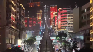 魔幻山城又上新！来看看相当于80层楼高的神女大扶梯