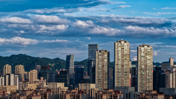 两会侧记｜山城“赶路人”