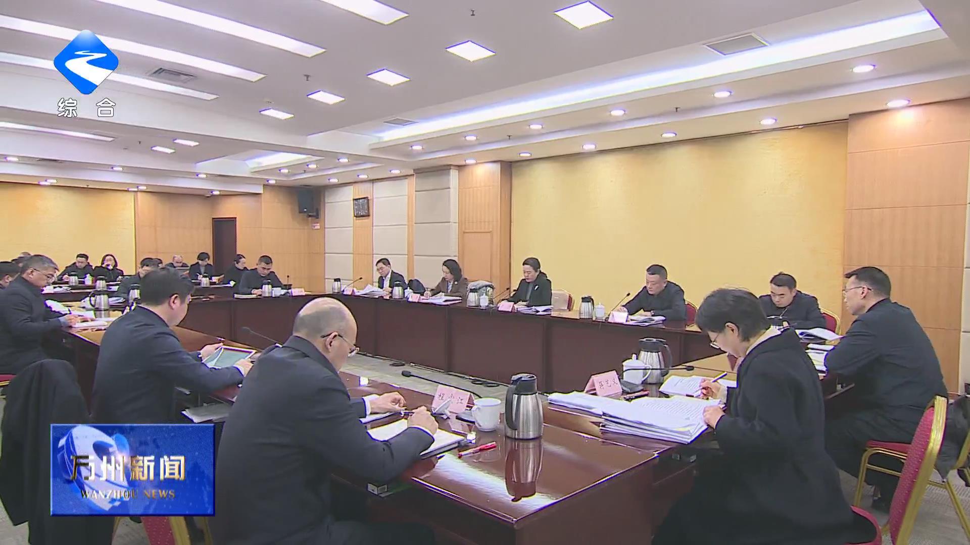 区委理论学习中心组（扩大）举行专题学习会 卢红主持并讲话 李庆王频彭志辉封波出席