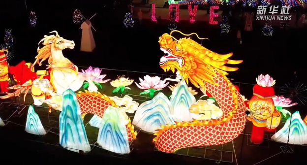 重庆铜梁：特色节日灯饰点亮龙灯龙舞之乡
