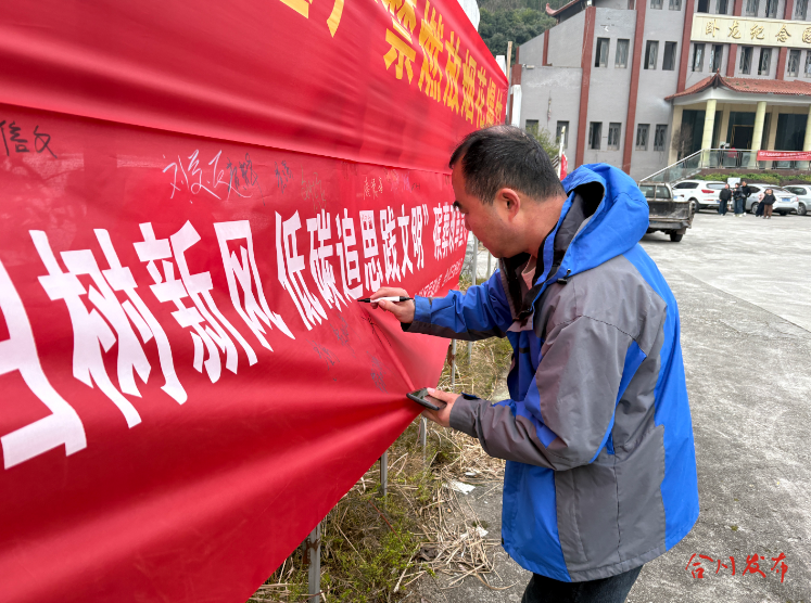 让思念与文明同行！区民政局开展殡葬改革主题宣传活动