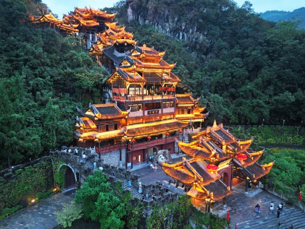 蚩尤九黎城夜景。彭水县委宣传部供图