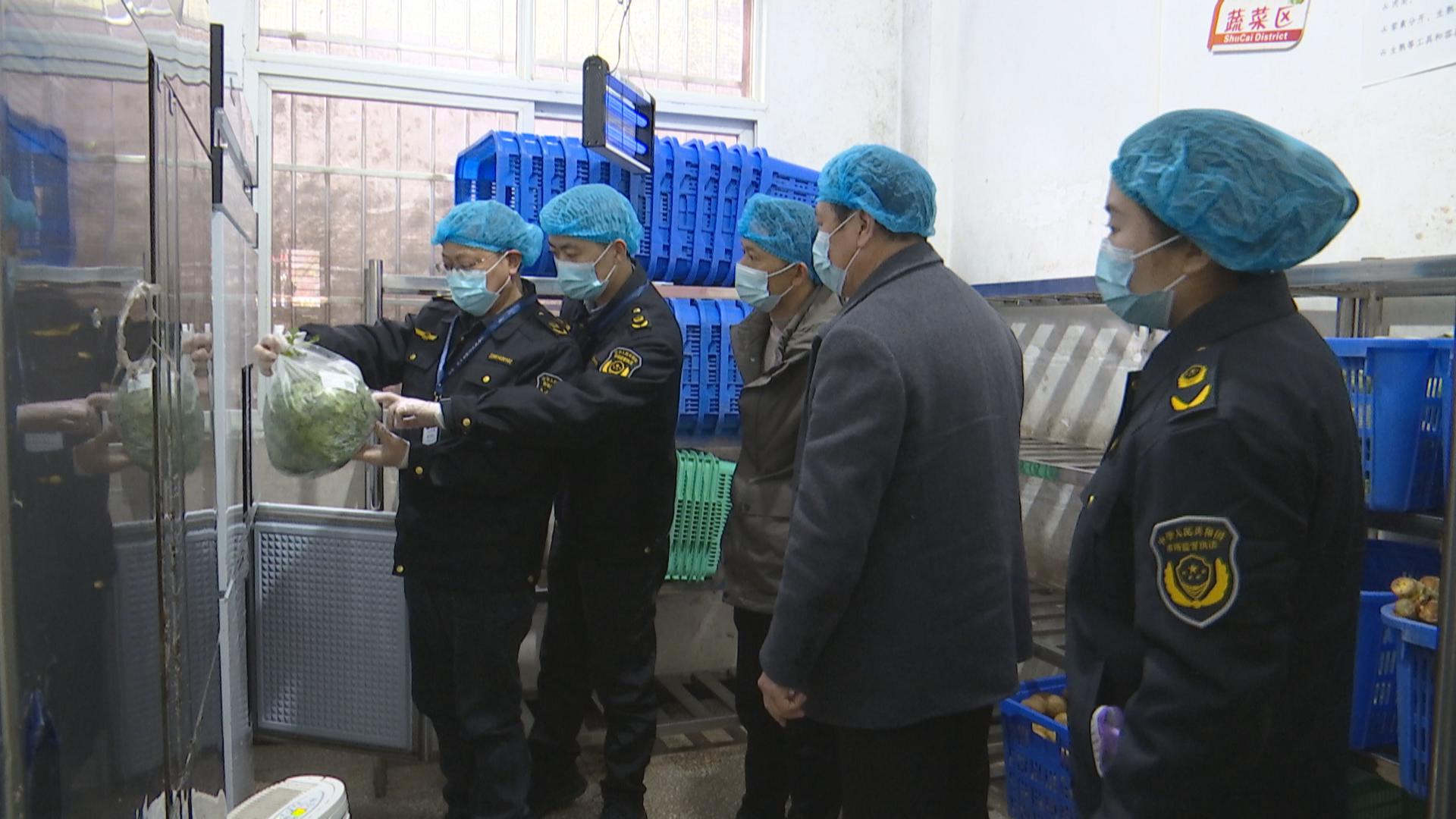 开展校园食品安全专项检查 守护师生“舌尖上的安全”