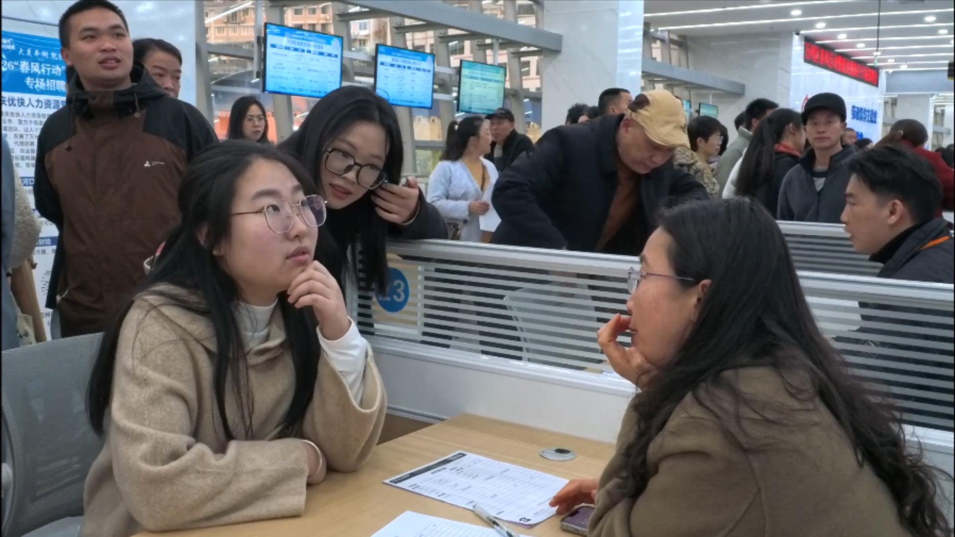 万州区举行2026春风行动返乡就业专场招聘会.mp4_20260326_100640482.jpg