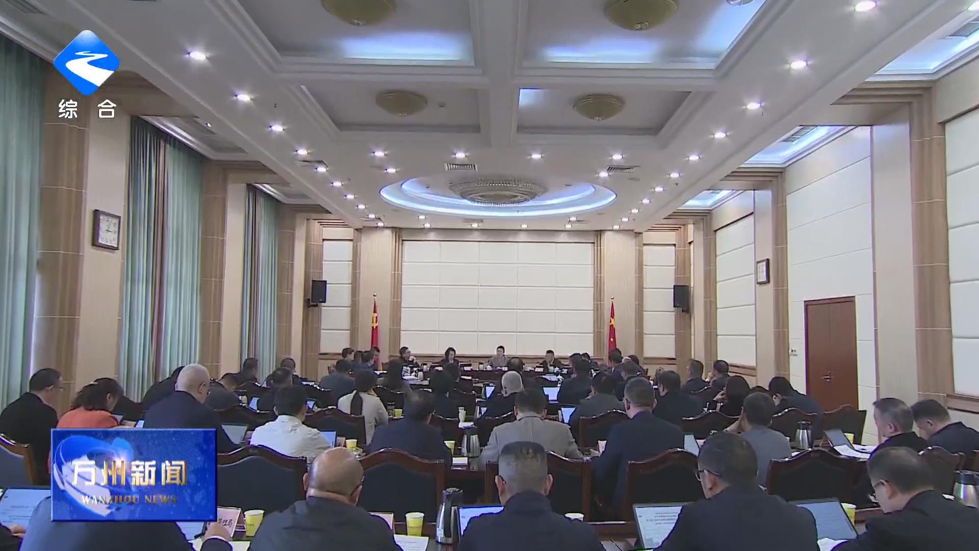 区委常委会举行会议 学习贯彻习近平总书记重要讲话精神 研究部署党建统领“885”安全稳定和学习教育等工作 区委书记卢红主持并讲话