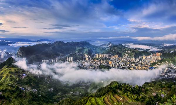 区政府党组理论学习中心组举行集中学习会议