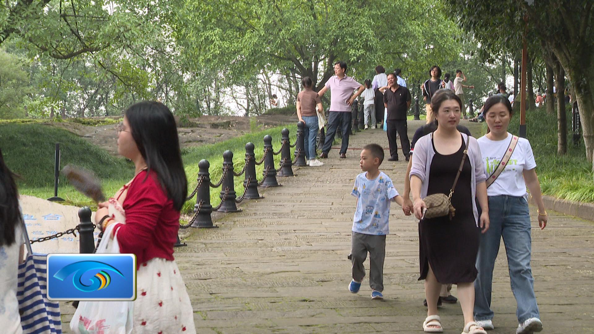 植绿覆翠添生机 钓鱼城景区绿化升级焕新颜