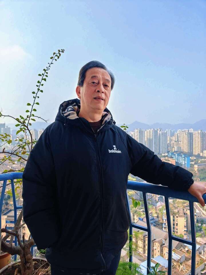 2.九龙坡区杨海兵生活照.jpg