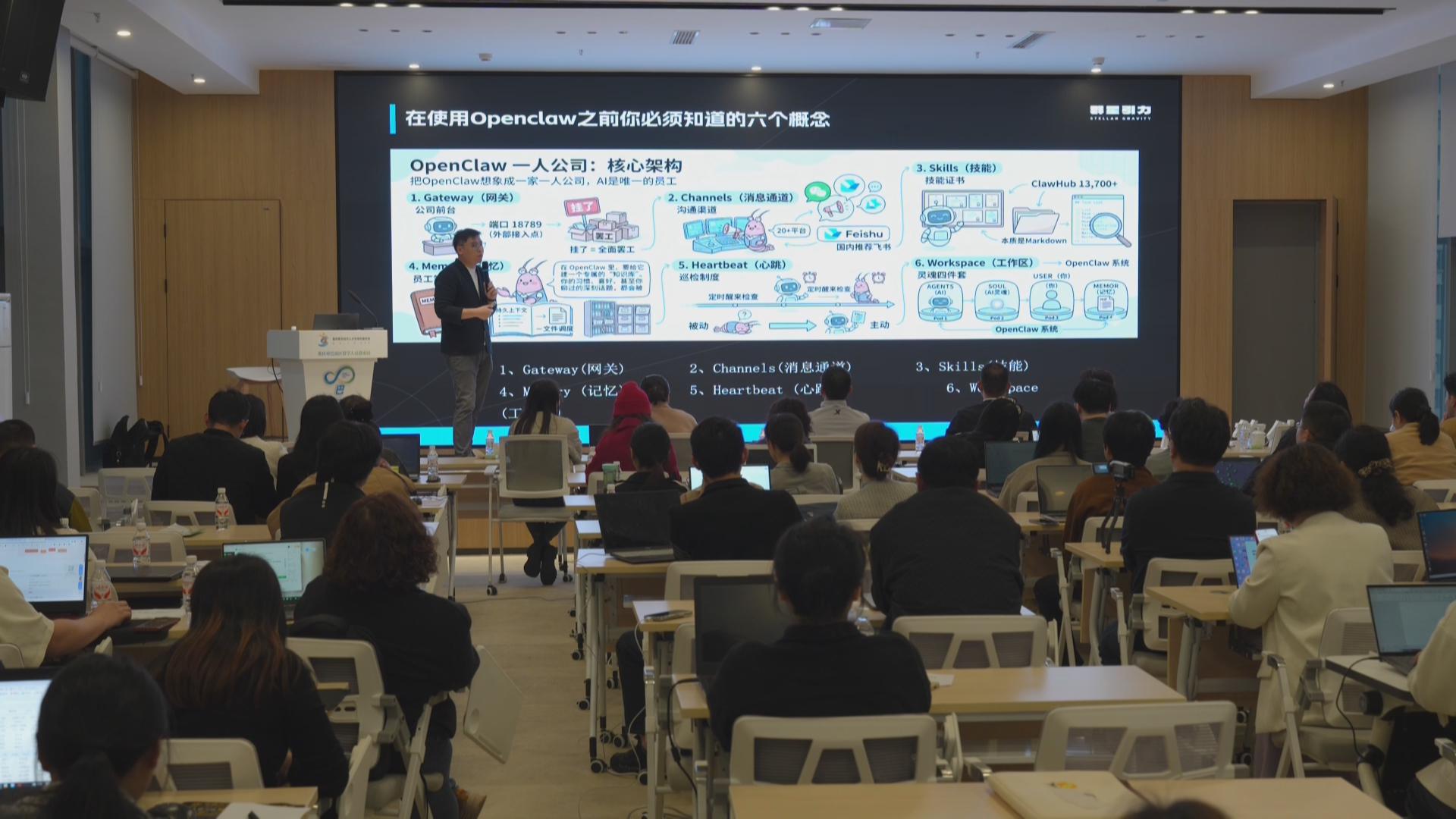 “巴青夜校”2026年首期“畅享AI”课程火热开讲 百名青年解锁数字新技能