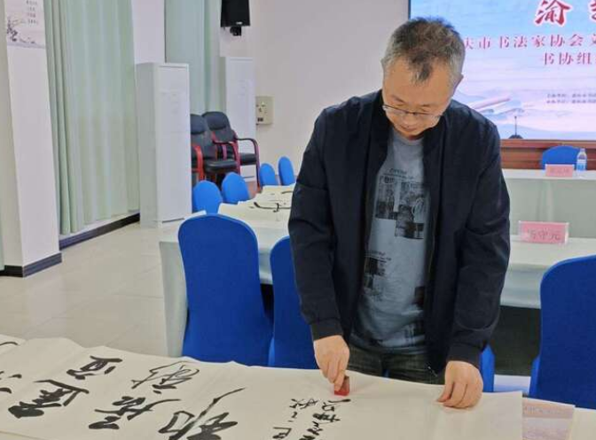 黄定坤在垫江志愿服务。（受访者供图）